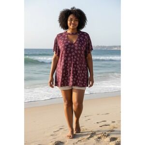 Torrid Star Print Blouse Crepe size 1 womens 1X 14/16 Maroon Galaxy‎ Whimsical